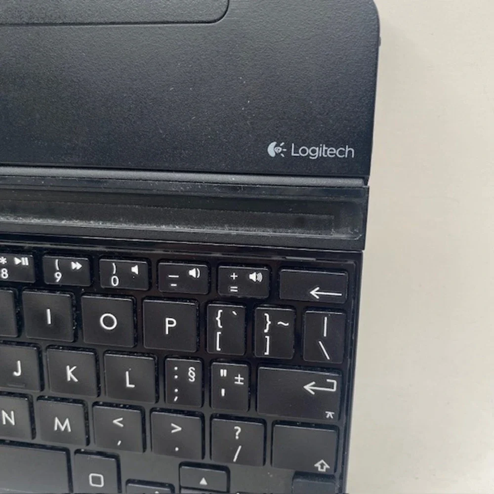 Logitech Combo Touch Keyboard Case iPad Air Pro Oxford YU0040 Backlit Trackpad